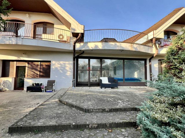 Eladó családi ház, Székesfehérvárott 275 M Ft, 16 szobás