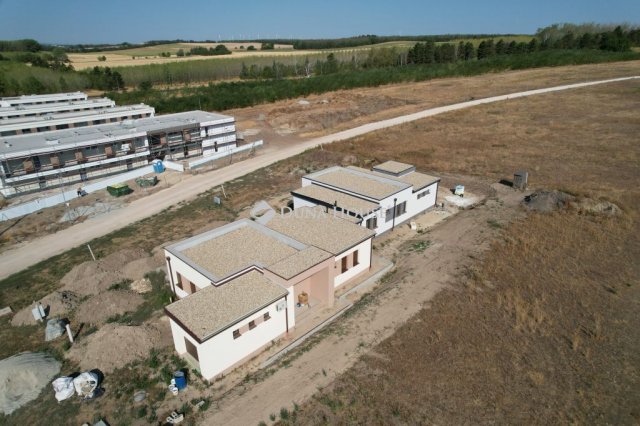 Eladó ikerház, Bábolnán 126 M Ft, 4 szobás