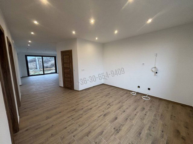 Eladó ikerház, Vácon 174.9 M Ft, 4 szobás / költözzbe.hu