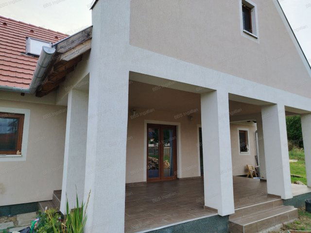 Eladó családi ház, Felsőörsön 119.75 M Ft, 1+1 szobás