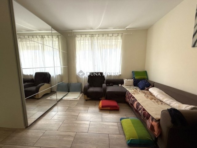 Eladó téglalakás, Monoron 56.9 M Ft, 2 szobás