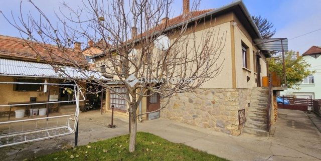 Eladó családi ház, Bogádon 64.99 M Ft, 4 szobás