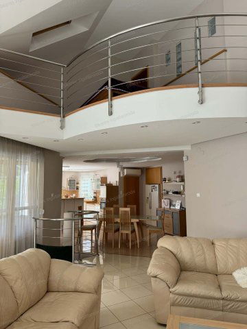 Eladó családi ház, Székesfehérvárott 289 M Ft, 5 szobás