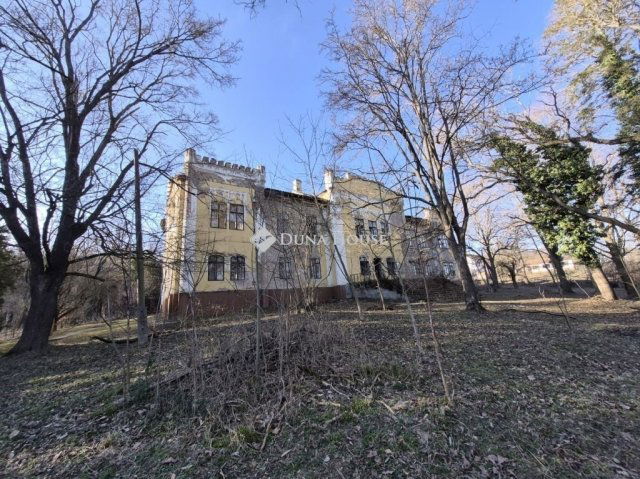 Eladó családi ház, Bakócán 500 M Ft, 13 szobás