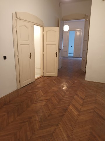 Eladó téglalakás, Budapesten, V. kerületben, Balaton utcában