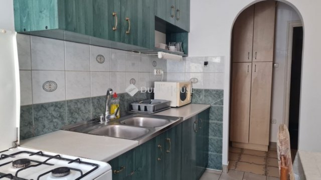 Kiadó téglalakás, albérlet, Pécsett 175 E Ft / hó, 2 szobás