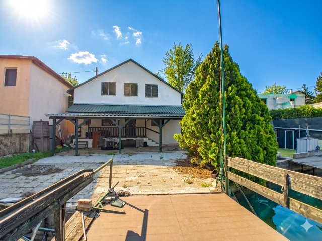 Eladó családi ház, Szigetszentmiklóson 63 M Ft, 3 szobás