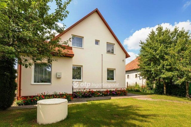 Eladó családi ház, Érden 95 M Ft, 7 szobás