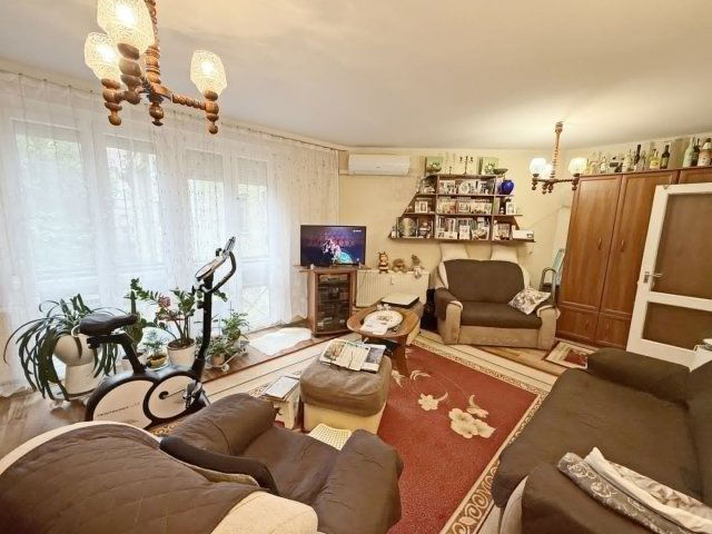 Eladó panellakás, Debrecenben 69.9 M Ft, 3 szobás