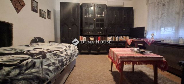 Eladó téglalakás, Pécsett 14.9 M Ft, 1 szobás