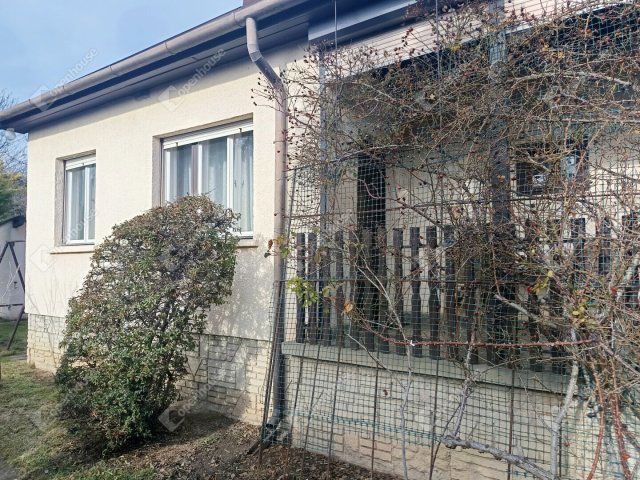 Eladó családi ház, Siófokon 100 M Ft, 4 szobás