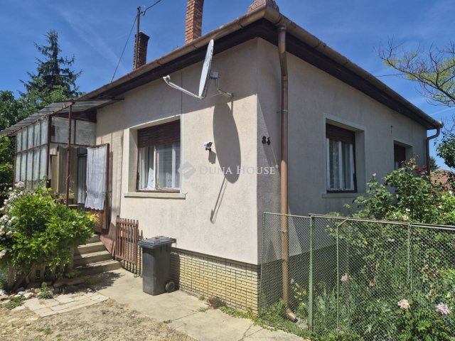Eladó családi ház, Lakhegyen 50 M Ft, 3 szobás