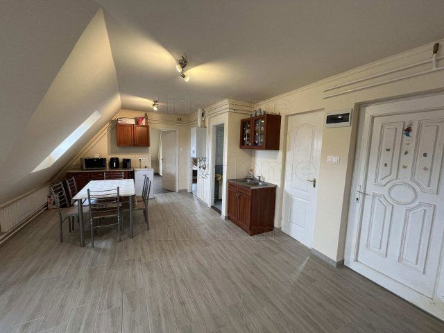 Eladó téglalakás, Balatonlelleén 49.9 M Ft, 6 szobás