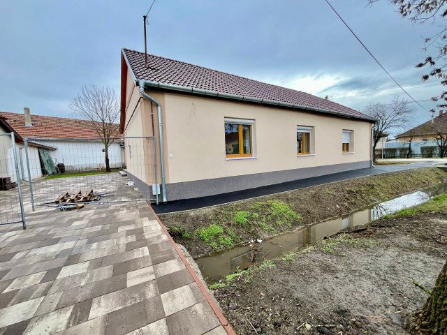 Eladó családi ház, Békéscsabán 86 M Ft, 3 szobás