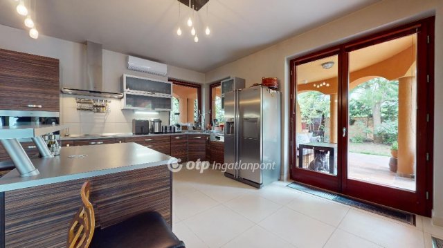 Eladó családi ház, Egerben 440 M Ft, 5 szobás