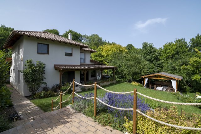 Eladó családi ház, Nagykovácsiban 259 M Ft, 4 szobás