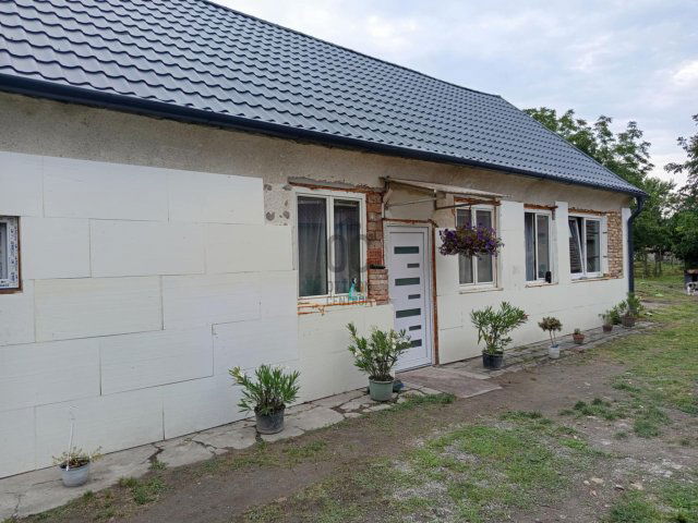 Eladó családi ház, Komáromban 29.5 M Ft, 2 szobás