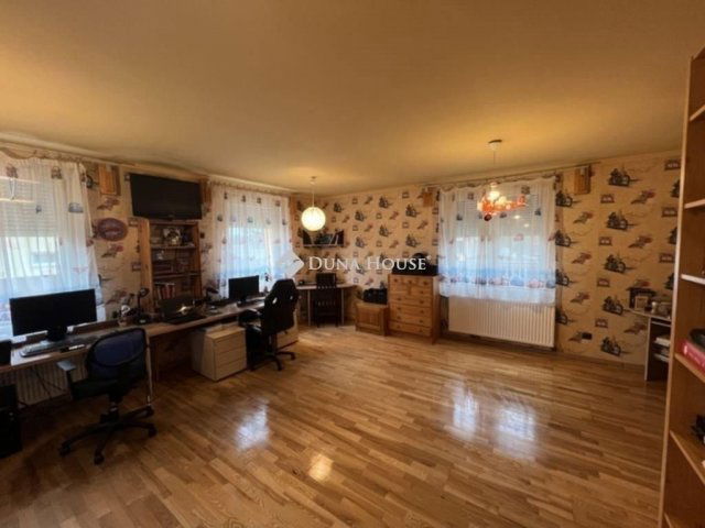 Eladó családi ház, Halásztelken 169.9 M Ft, 7 szobás