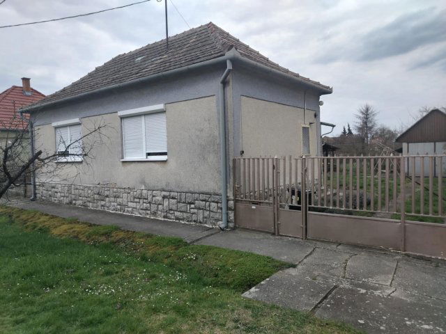 Eladó családi ház, Szentlőrincen 39 M Ft, 2 szobás