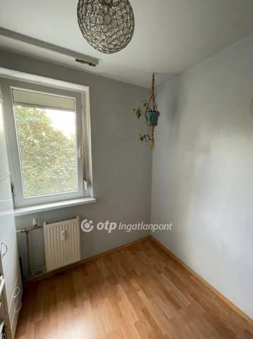 Eladó panellakás, Budapesten, III. kerületben 66.8 M Ft