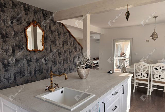 Eladó családi ház, Fertőrákoson 154.9 M Ft, 6 szobás