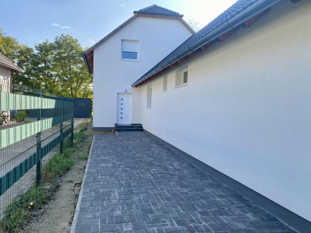 Eladó családi ház, Komáromban 71.58 M Ft, 4 szobás