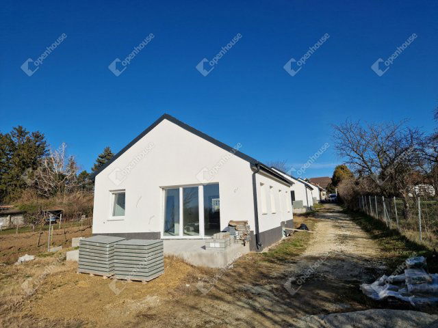 Eladó családi ház, Balatonszemesen 69.9 M Ft, 4 szobás