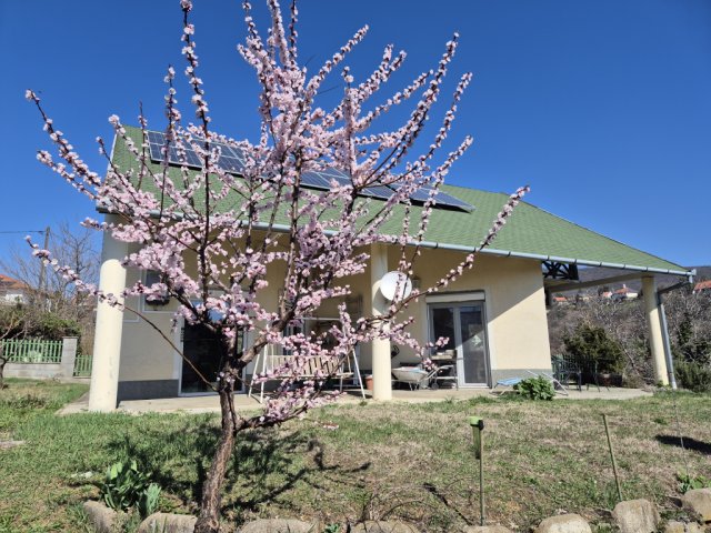 Eladó családi ház, Pécsett 138 M Ft, 5 szobás