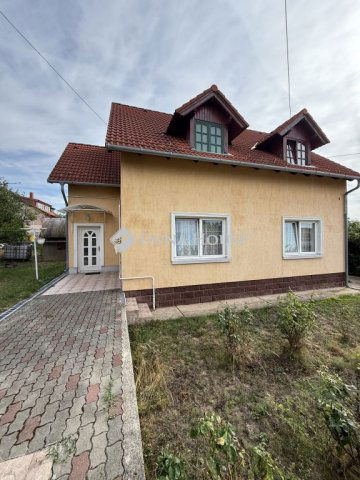 Eladó családi ház, Balatonalmádiban 92.9 M Ft, 6 szobás