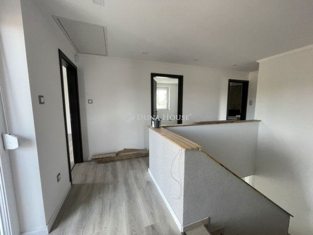 Eladó ikerház, Vecsésen 139.9 M Ft, 5 szobás