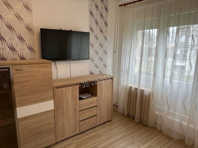 Eladó panellakás, Pakson 41.99 M Ft, 2 szobás