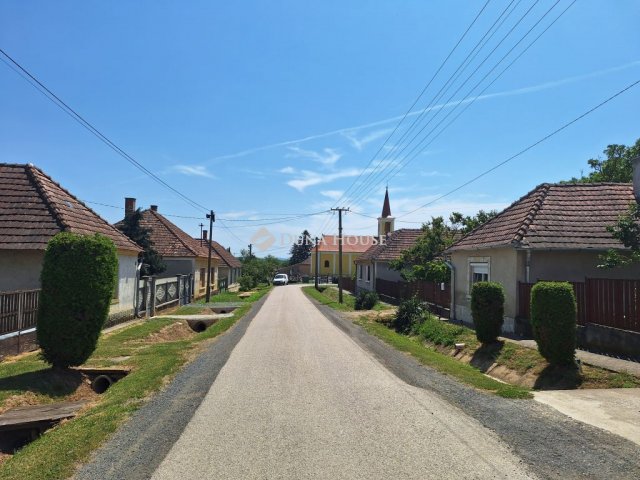 Eladó családi ház, Csehiben 3.9 M Ft, 1 szobás