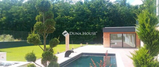 Eladó családi ház, Mogyoródon 690 M Ft, 6 szobás