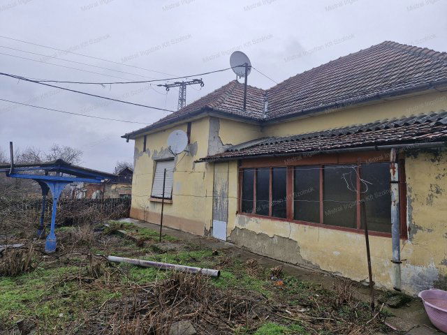 Eladó családi ház, Szajolon 16 M Ft, 2 szobás