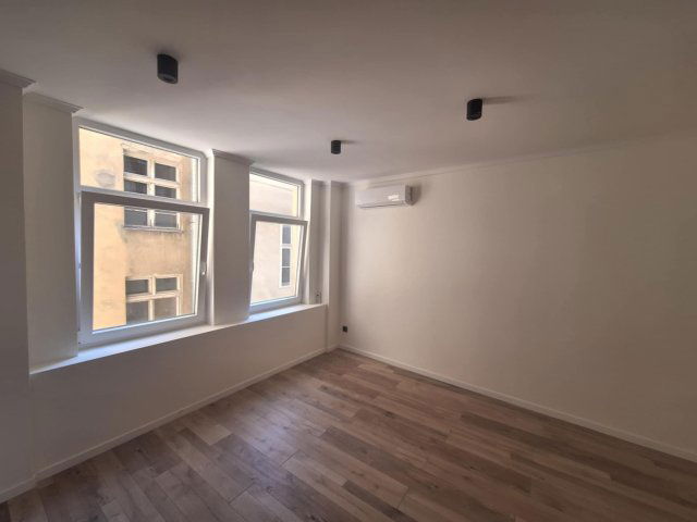 Eladó téglalakás, Budapesten, VI. kerületben 37.8 M Ft, 1 szobás
