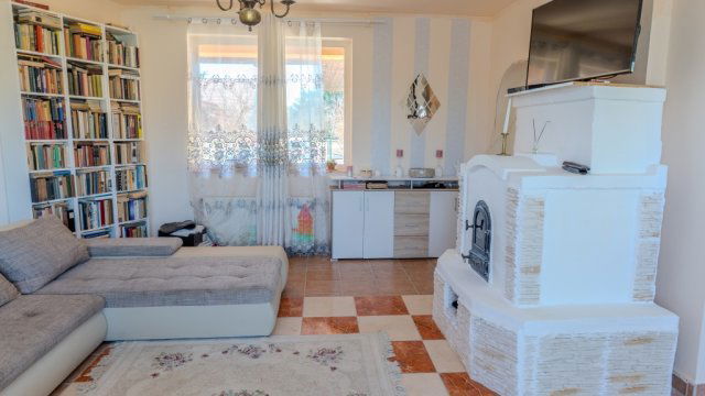 Eladó családi ház, Szentendrén 164.9 M Ft, 8 szobás