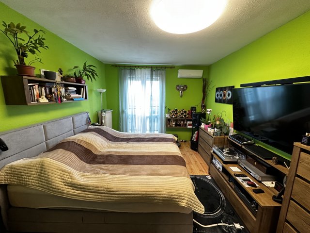 Eladó panellakás, Pécsett 39.5 M Ft, 2 szobás