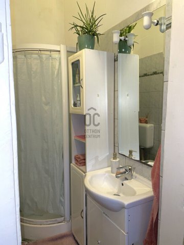 Eladó téglalakás, Budapesten, VI. kerületben 79 M Ft, 2 szobás