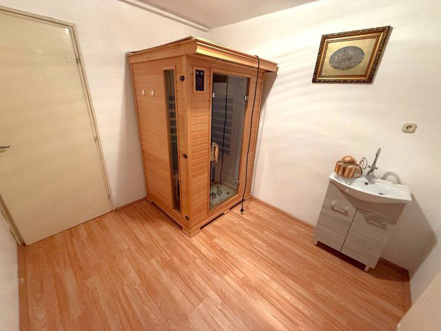 Eladó családi ház, Pécsett 149 M Ft, 5+2 szobás