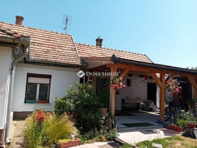 Eladó családi ház, Szentmártonkátán 31.99 M Ft, 2 szobás