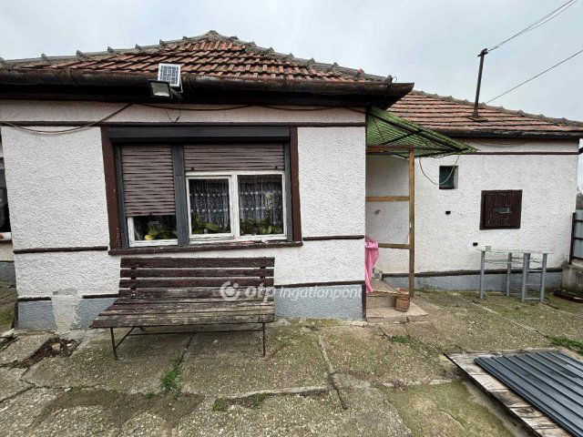 Eladó családi ház, Legyesbényén 6.5 M Ft, 2 szobás