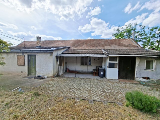 Eladó családi ház, Veresegyházon 65 M Ft, 3 szobás
