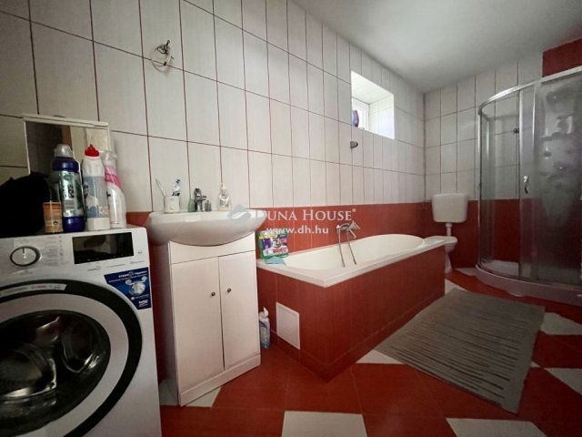 Eladó családi ház, Szűrön 32 M Ft, 4 szobás