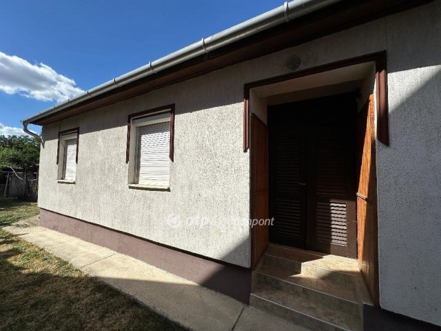 Eladó családi ház, Apagyon 34.99 M Ft, 3+1 szobás