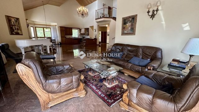 Eladó családi ház, Leányfaluban 577.5 M Ft, 6+1 szobás