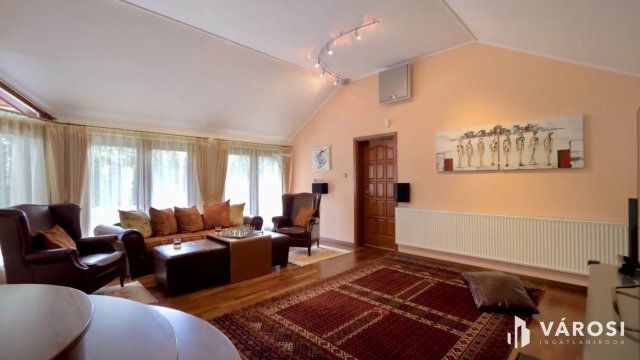 Eladó családi ház, Orosházán 1400 M Ft, 9 szobás