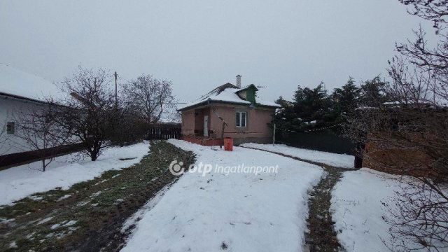 Eladó családi ház, Túrkevén 8.6 M Ft, 2 szobás