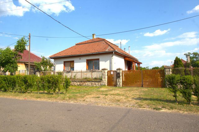 Eladó családi ház, Mezőzomboron 19.99 M Ft, 3 szobás