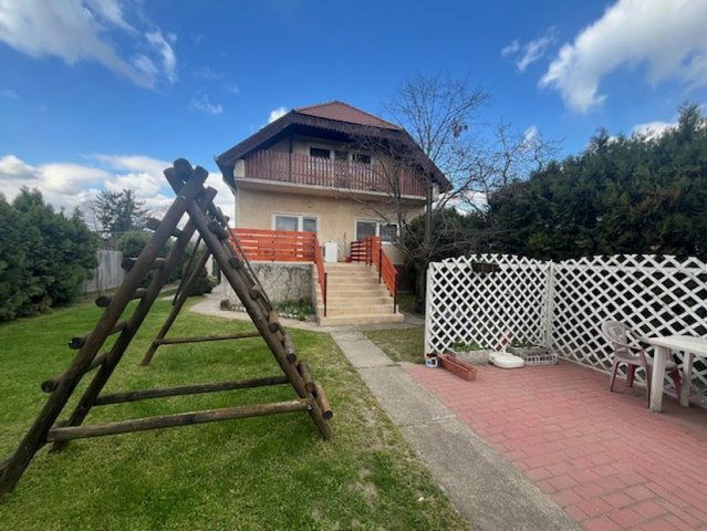 Eladó családi ház, Szigetszentmiklóson 144.9 M Ft, 4 szobás