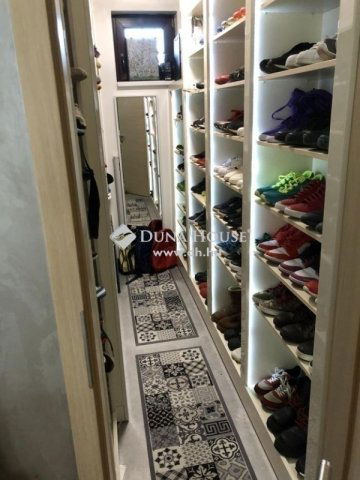 Eladó családi ház, Vecsésen 245 M Ft, 5 szobás